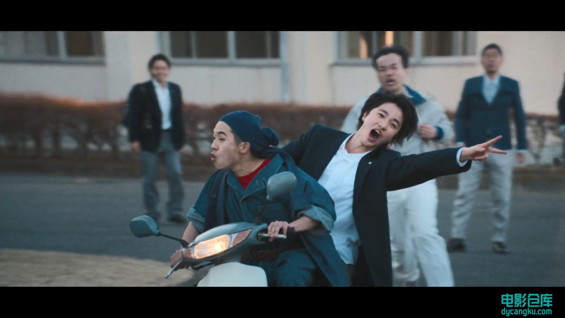 [电影仓库dycangku.com]初恋S01E01.When.the.Lilacs.Bloom.1080p.HD中字.mp4_snapshot.jpg