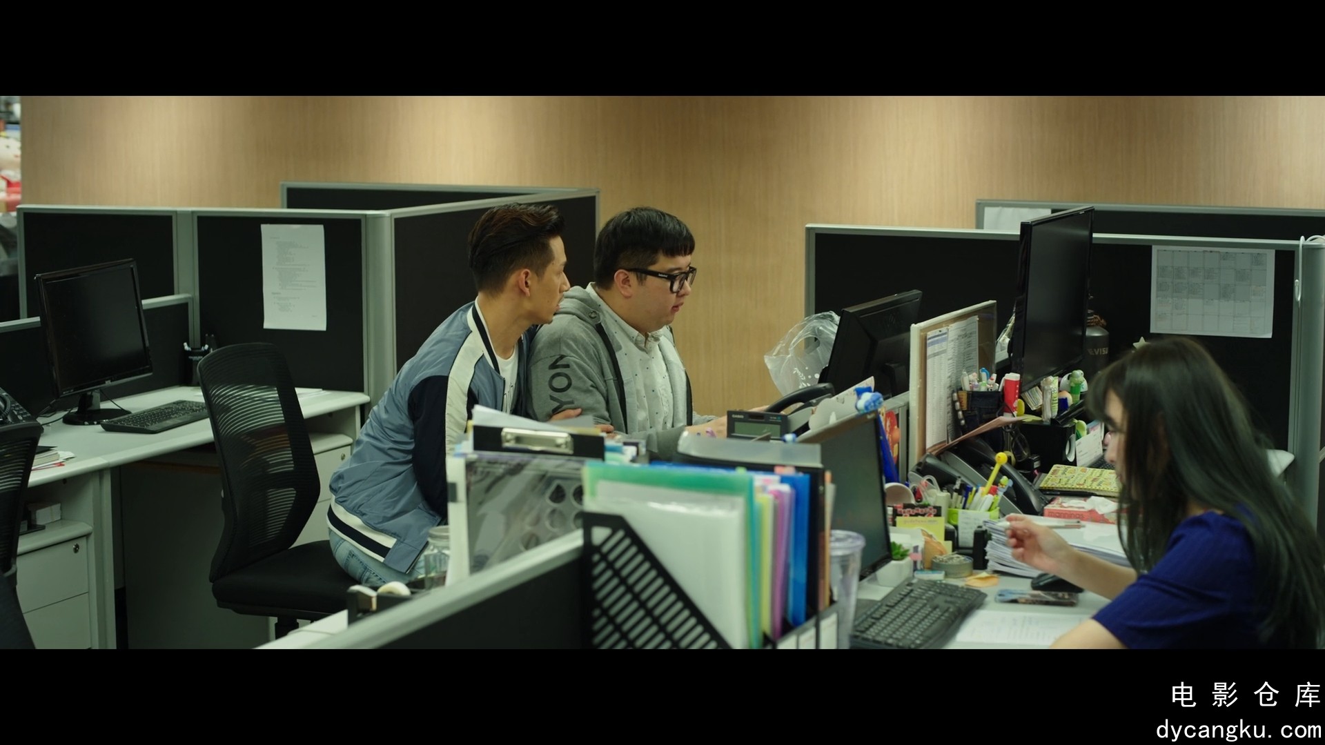 [电影仓库dycangku.com]向西闻记.Hong.Kong.West.Side.Stories.S01E08.1080p.NF.WEB-D.jpg