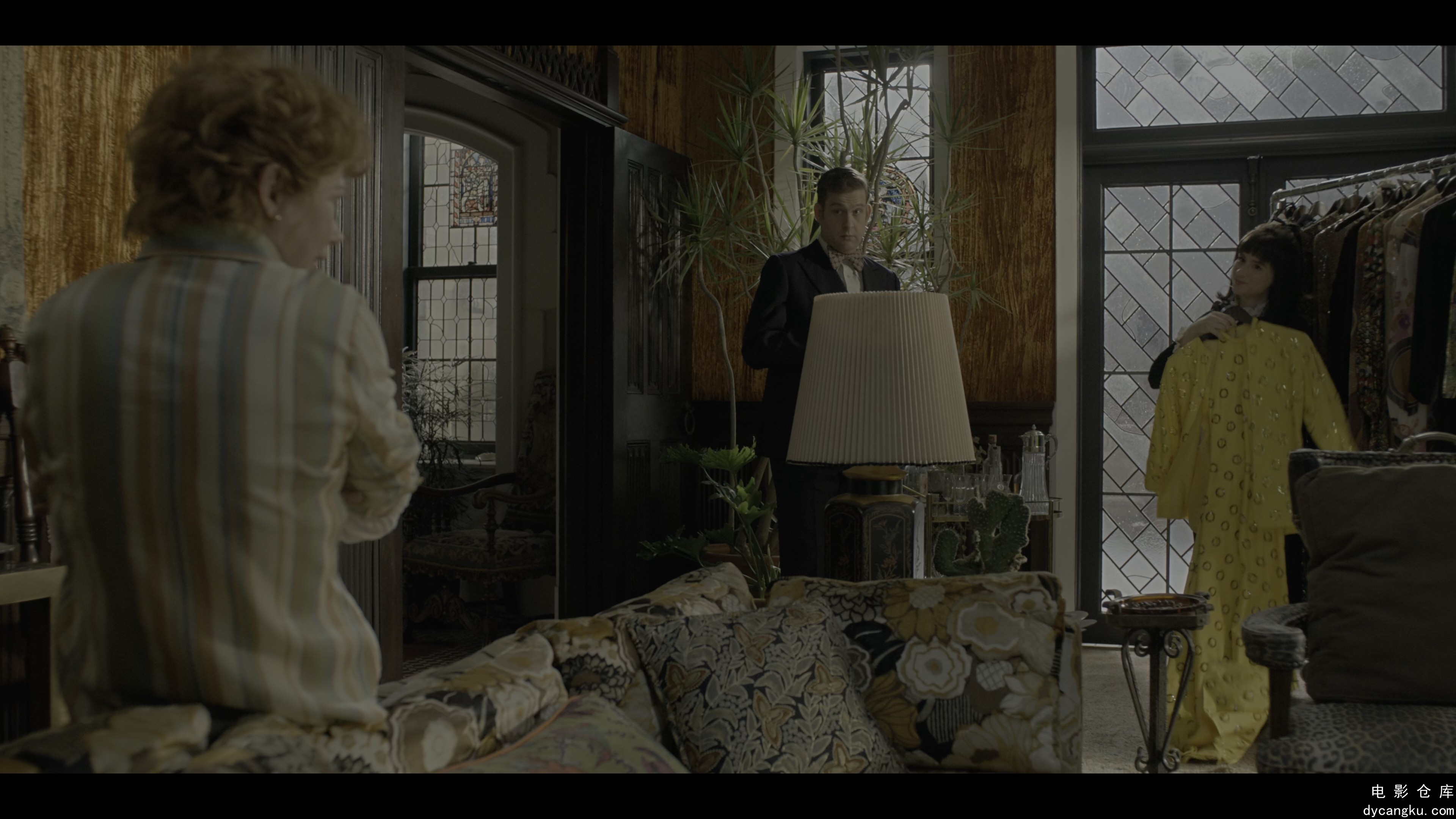 [电影仓库dycangku.com]Fosse.&.Verdon.S01E01.Life.Is.a.Cabaret.2160p.DSNP.WEB-DL..jpg