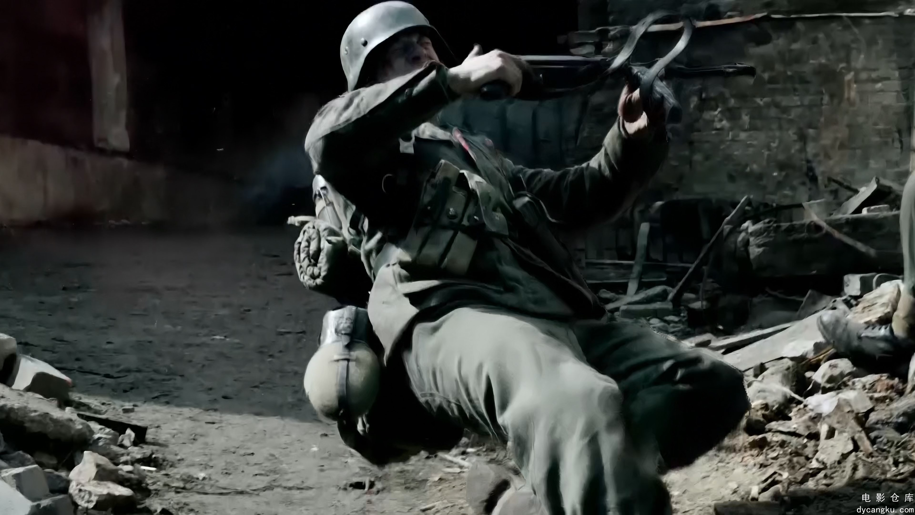 [电影仓库dycangku.com]Generation.War.S01E02.A.Different.War.2013.2160p.HQ.WEB-DL.jpg