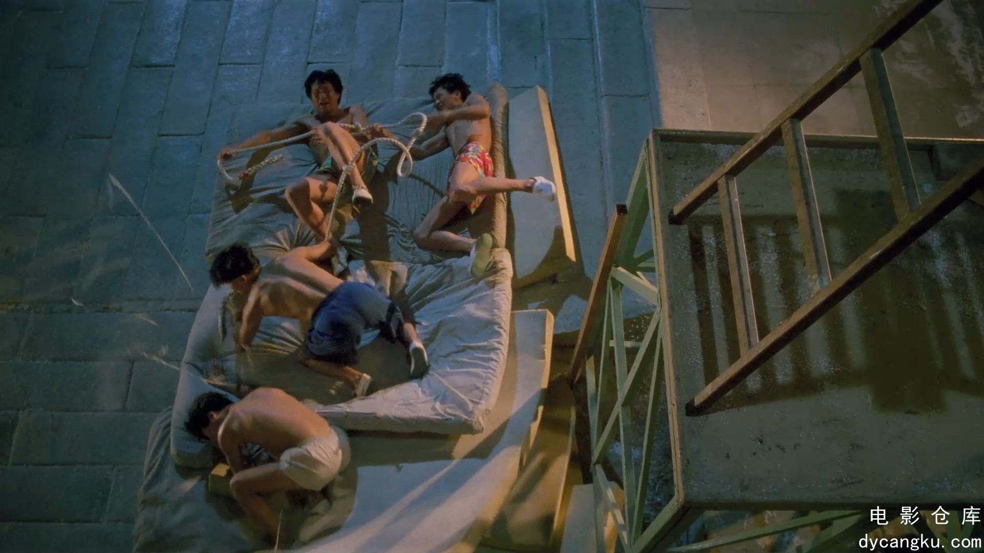 [电影仓库dycangku.com] 七小福 (1988) 1080p AC3.mkv_snapshot_01.32.01.208.jpg