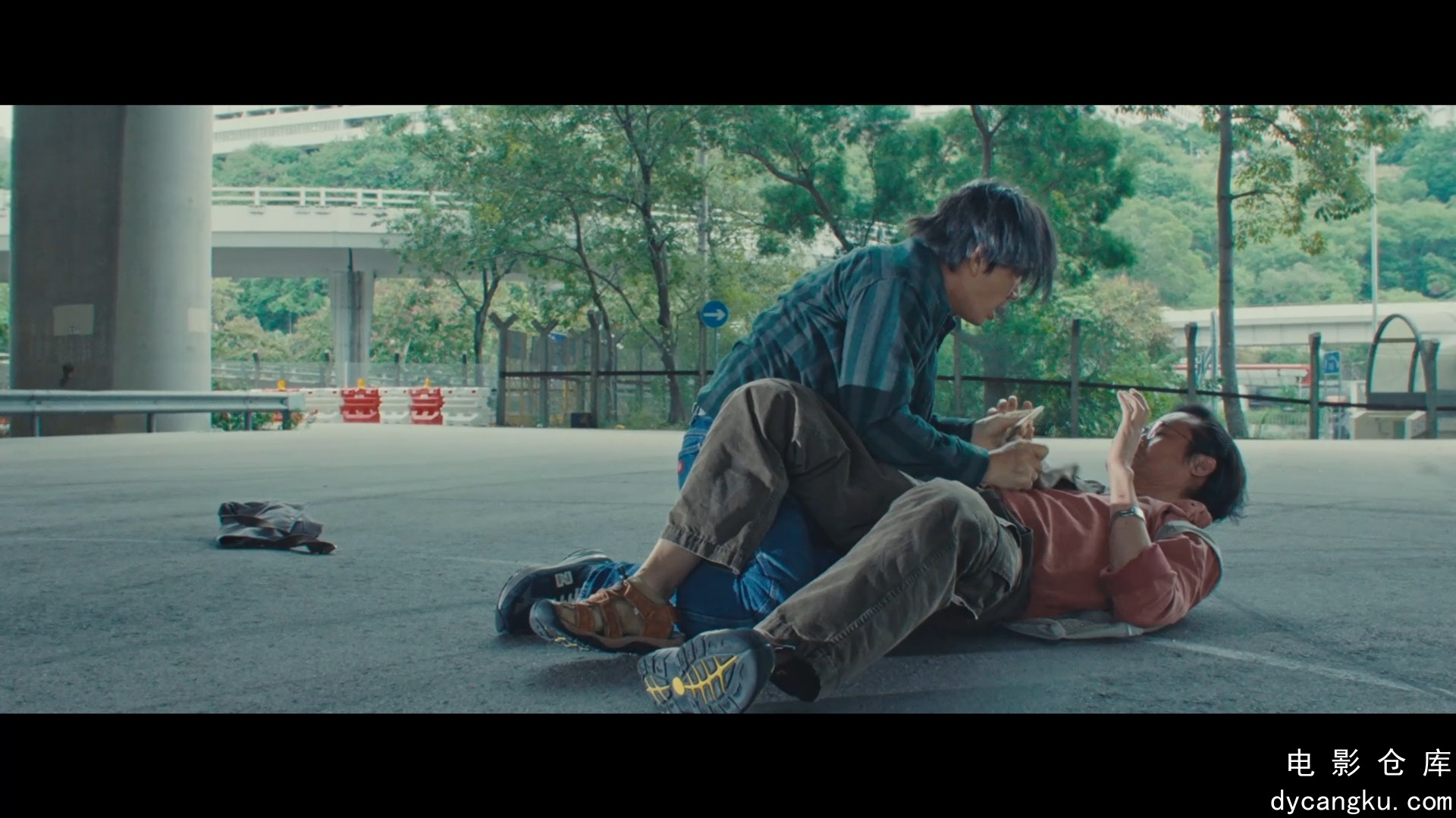 [电影仓库dycangku.com]Rob.&.Roll.2024.1080p.WEB-DL.H264.AAC.2Audio.mp4_snapshot_.jpg