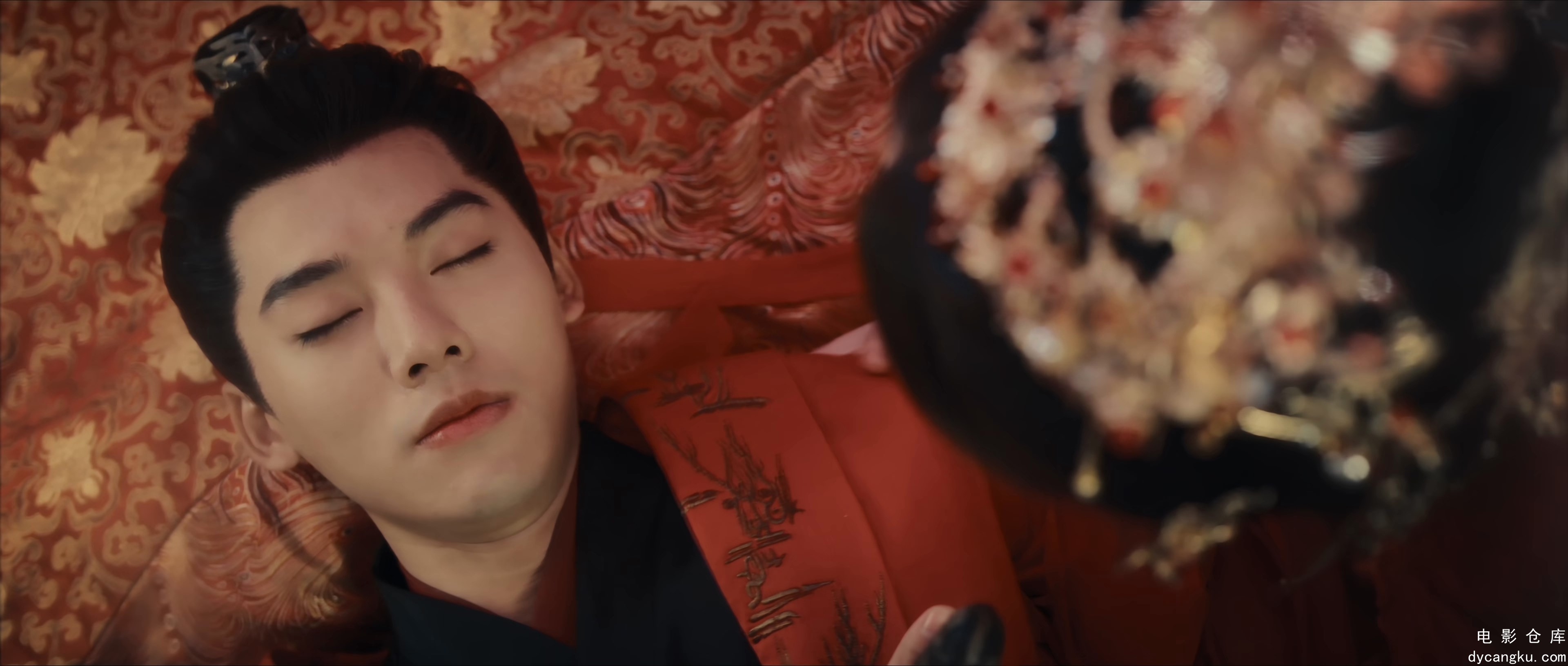 [电影仓库dycangku.com]凤落江湖.Phoenix.Lands.in.the.World.S01E24.2024.2160p.WEB-.jpg