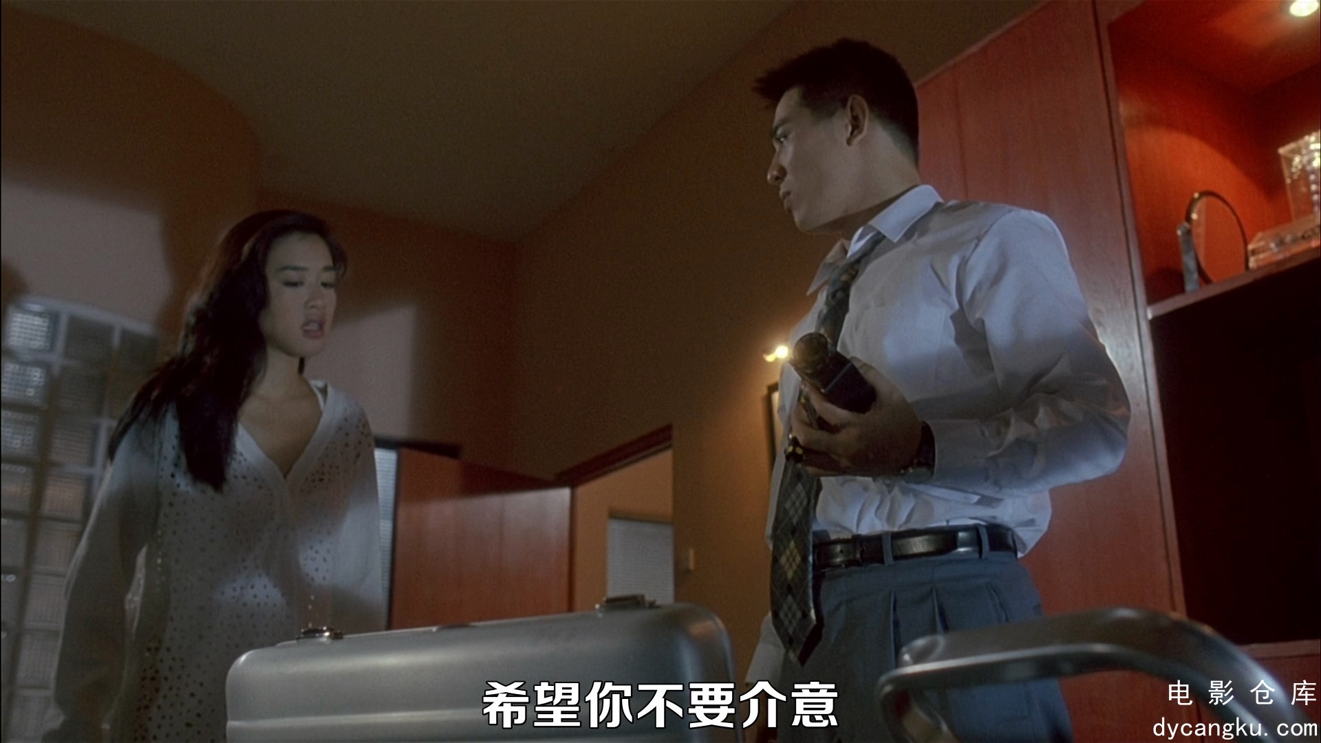 [电影仓库dycangku.com]The.Bodyguard.from.Beijing.1994.mkv_snapshot_00.16.50.474.jpg