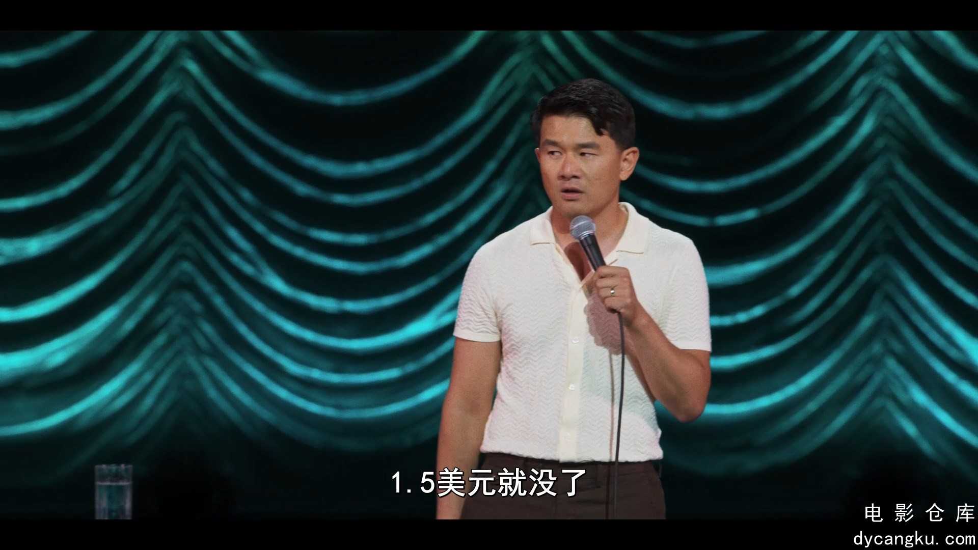 [电影仓库dycangku.com]钱信伊：就是爱恨.Ronny Chieng Love to Hate It.2024.1080p中.jpg