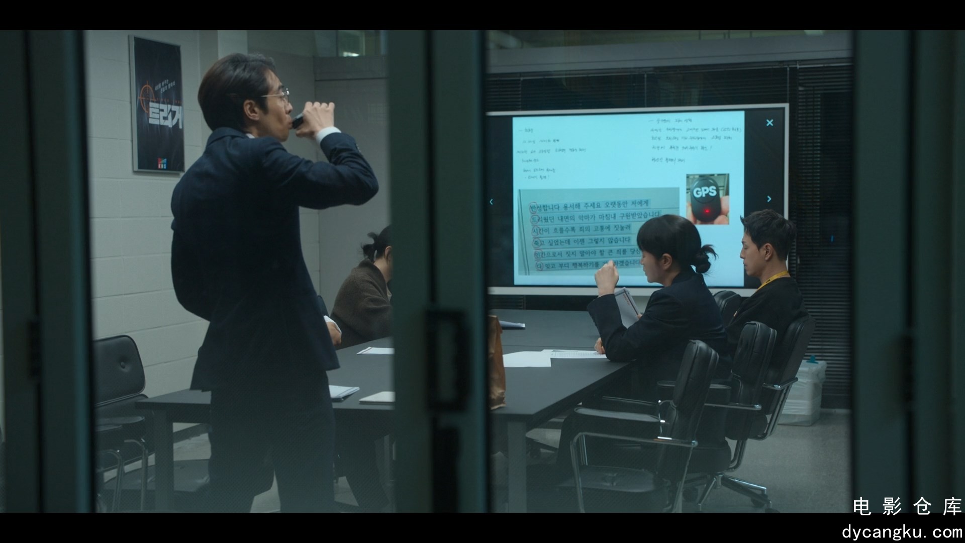 [电影仓库dycangku.com]揭密最前线.Unmasked.S01E06.2025.1080p.DSNP.WEB-DL.DDP5.1.H.jpg